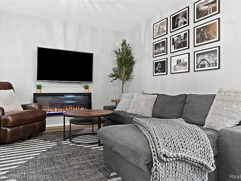 400 La Plaza Ct — Photo 13