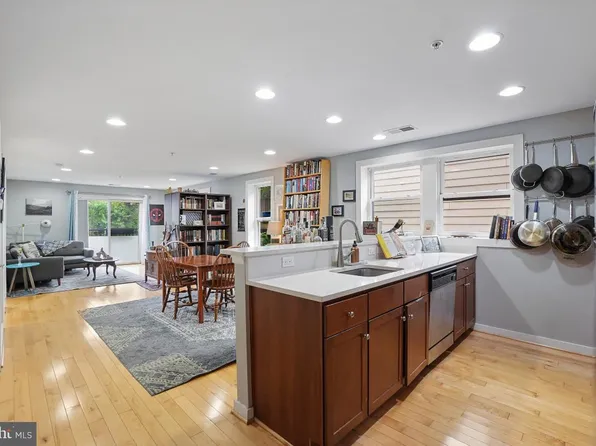 732 Lamont St NW APT 203, Washington, DC 20010