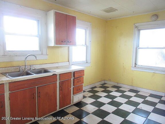 4th image of 1034 Raider St