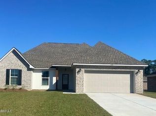 11616 Rosalie Pl, Ocean Springs, MS 39564