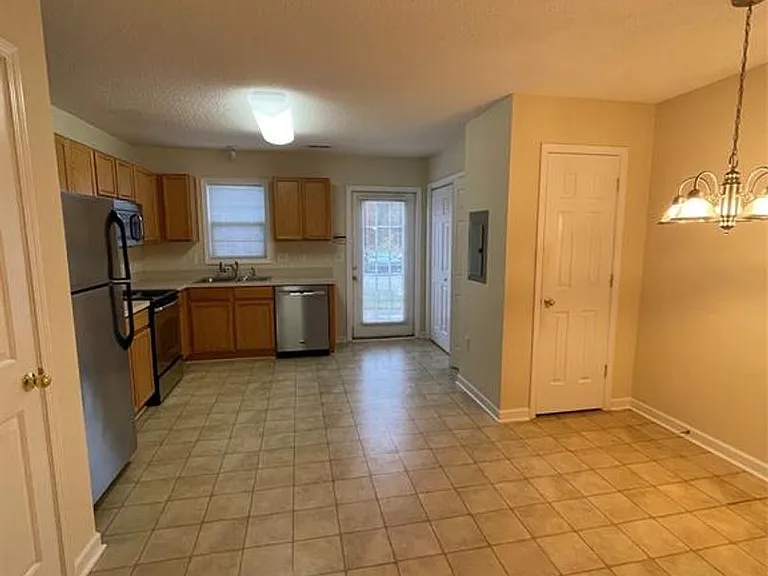 1615 Oak Leaf Dr NW — Photo 10