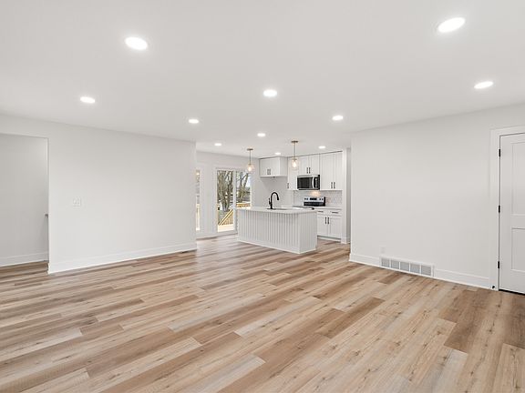 3rd image of 1901 W 4th Ave