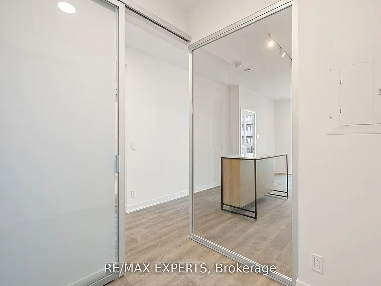 50 Upper Mall Way #B1504 — Photo 17