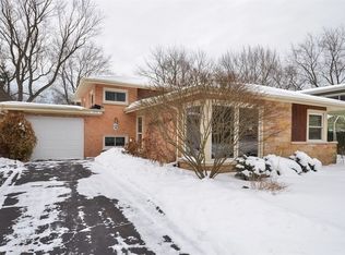 1039 Kenton Rd, Deerfield, IL 60015