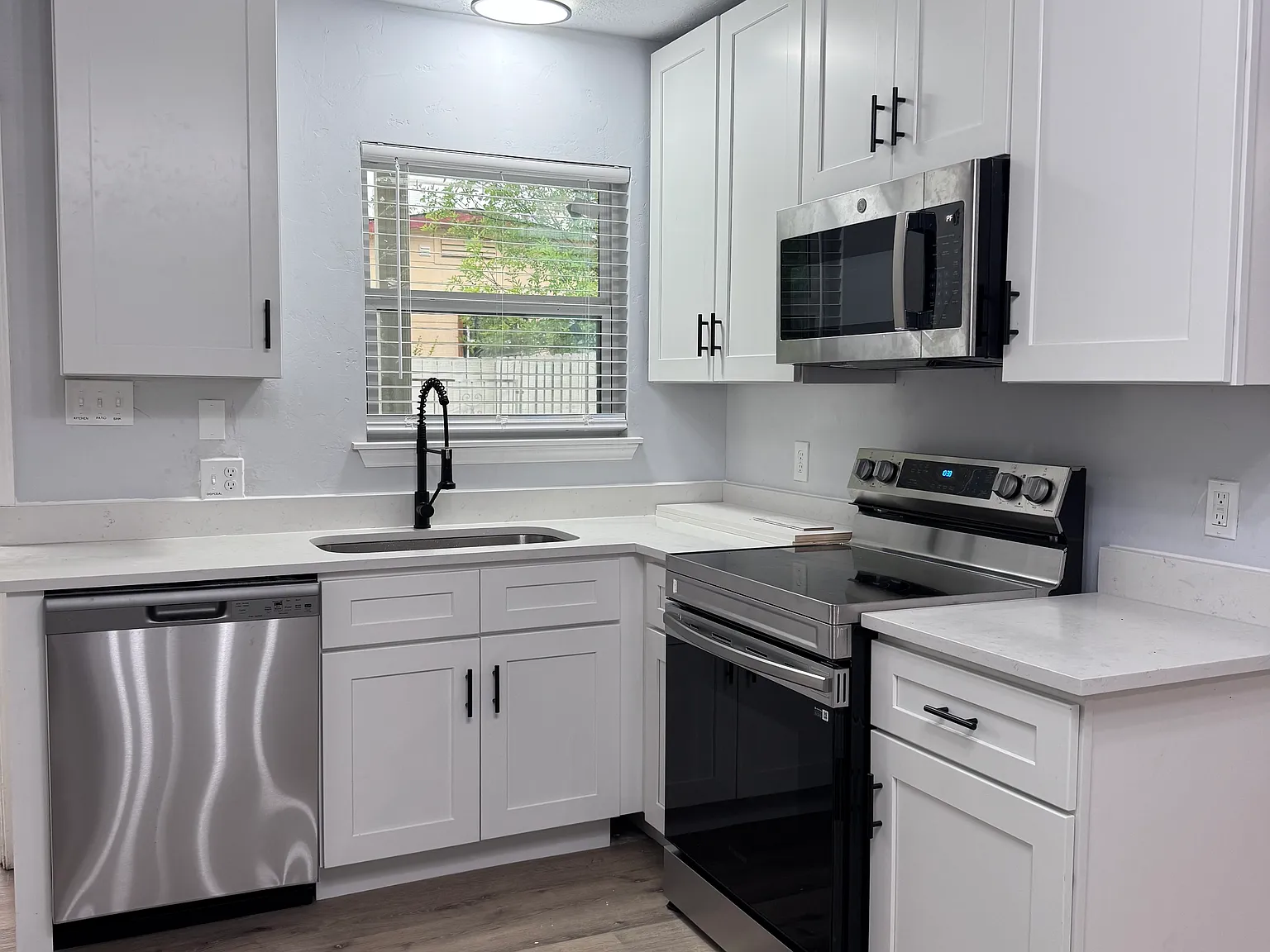 3 bed, 1054 sqft, $1,545 — Photo 2