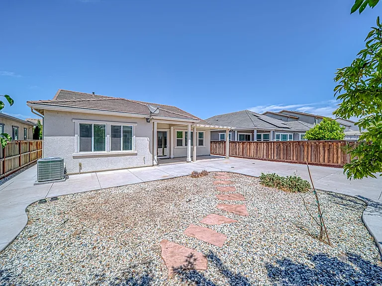 1914 Balsam Ct — Photo 5