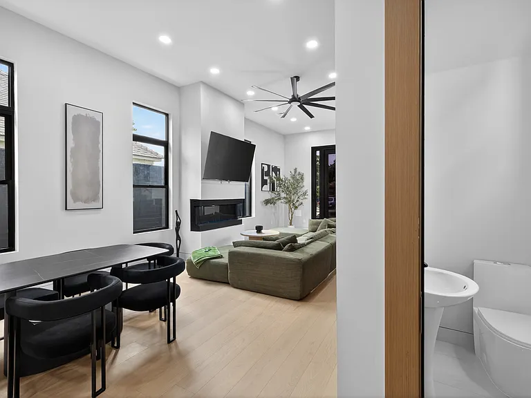 423 SW 13th St — Photo 82