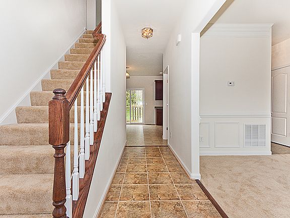 2nd image of 824 Lakeland Ct
