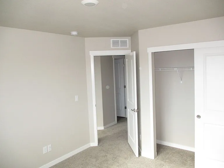 513 Hillsview Dr — Photo 19