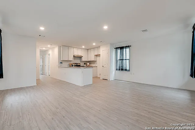 3 bed, 2.0 bath, 1007 sqft, $1,250 — Photo 3