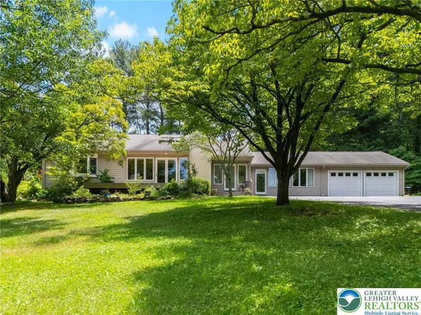 5661 Furnace Hill Rd, Zionsville, PA 18092