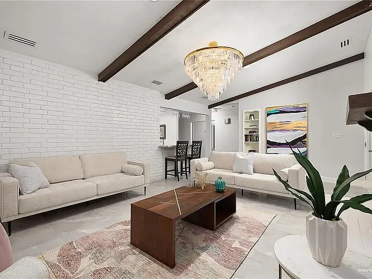 312 Xanthisma Ave — Photo 10