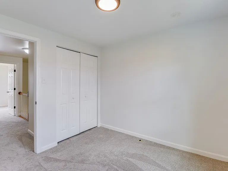 1806 Glendale Ln — Photo 16