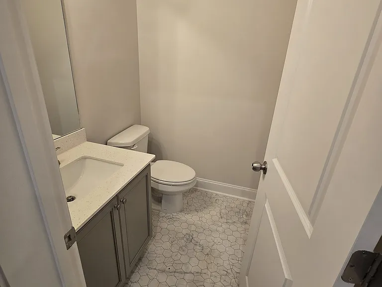 1302 Ainsworth Aly — Photo 4