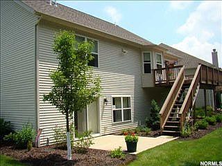 5th image of 207 Fox Pointe Dr
