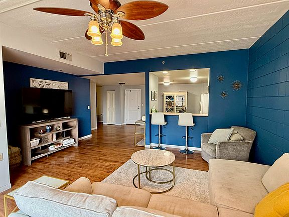 5th image of 400 Richmond St #417