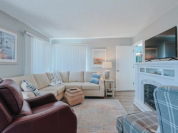 4th image of 1025 Plantation Dr. W #2715