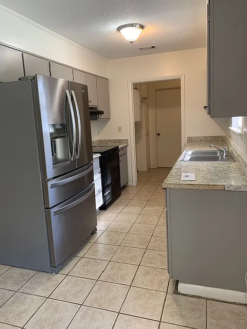 3 bed, 1850 sqft, $2,100 — Photo 4