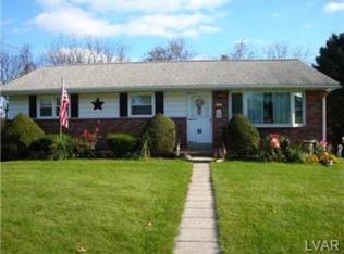 5244 Ridgeway Dr, Zionsville, PA 18092