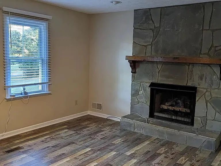 450 Karl Ct SW — Photo 7