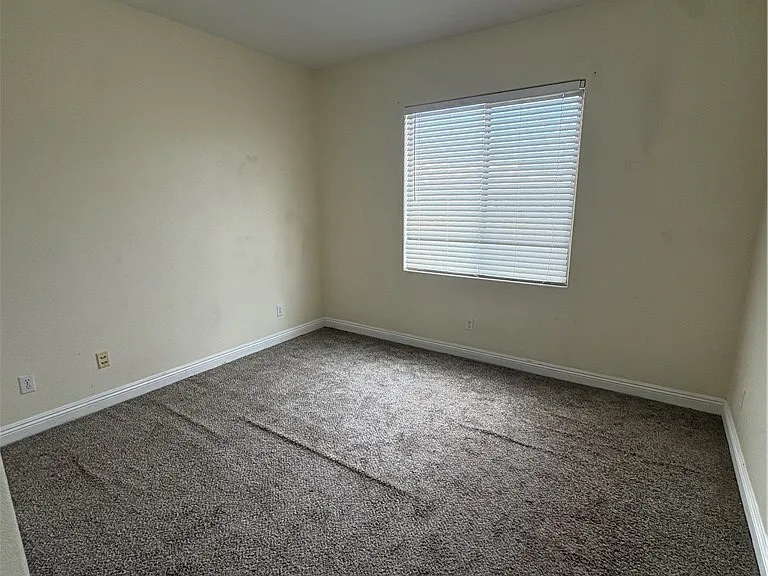 7811 Stroh Ln — Photo 8