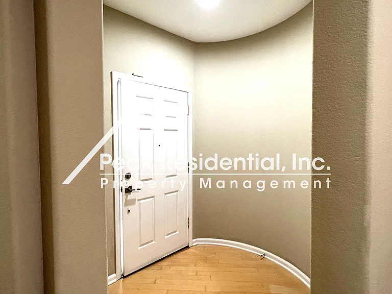 9409 Trolio Way — Photo 3