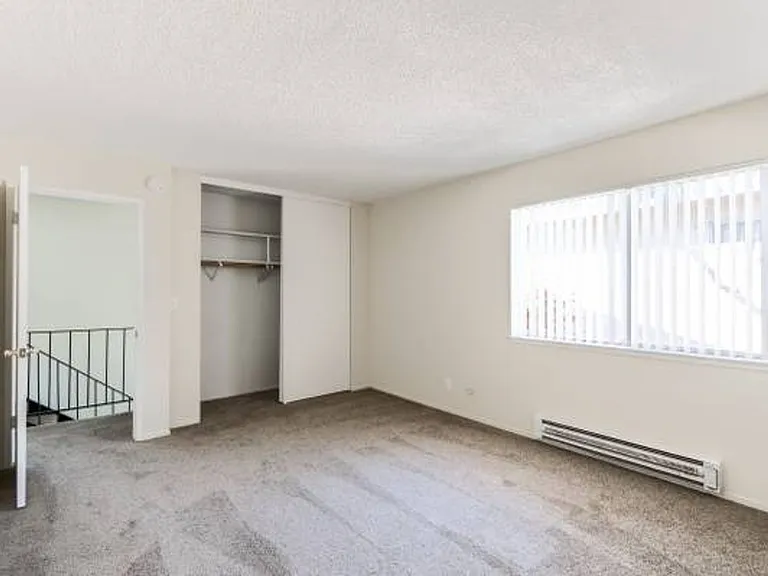 Menclair Apartments — Photo 12