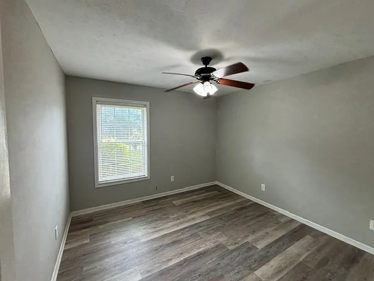 6525 Gregg Dr — Photo 20