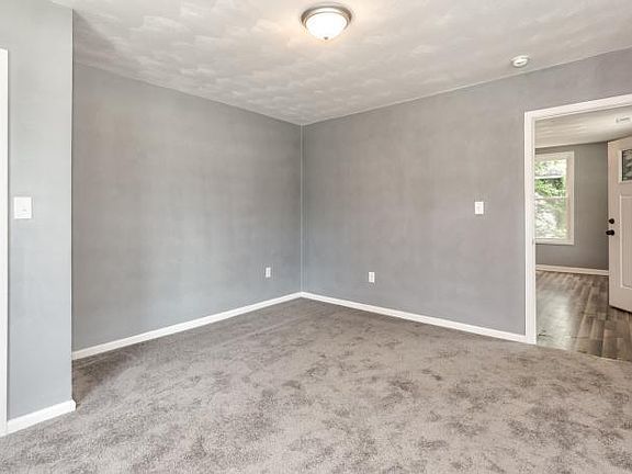 5th image of 2427 Delaware Ave NW
