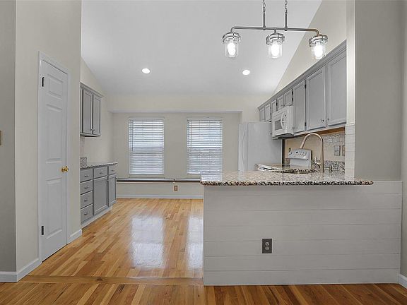 4th image of 13016 King Arthur Ln