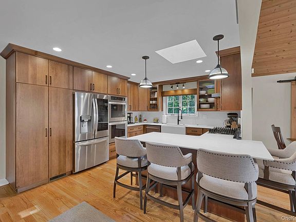 4th image of 83 Maple Brook Road