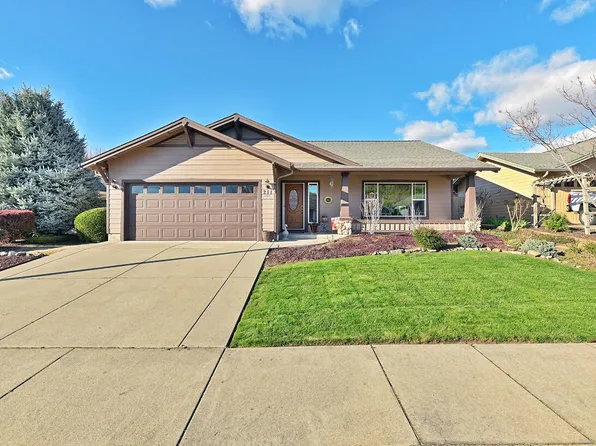 211 Phoenix Hills Dr, Phoenix, OR 97535
