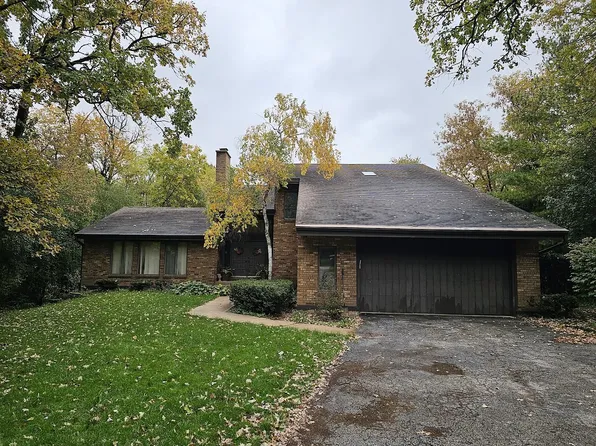 4520 Ripon Rd, Crystal Lake, IL 60012