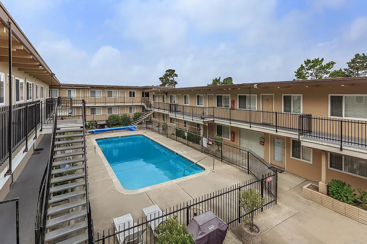 Shangri-La Apartments — Photo 3