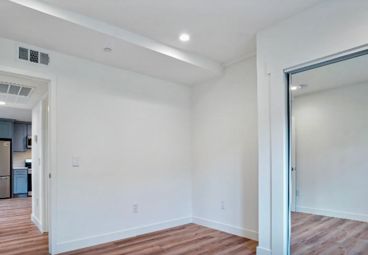 2 bed, 975 sqft, $2,795 — Photo 2