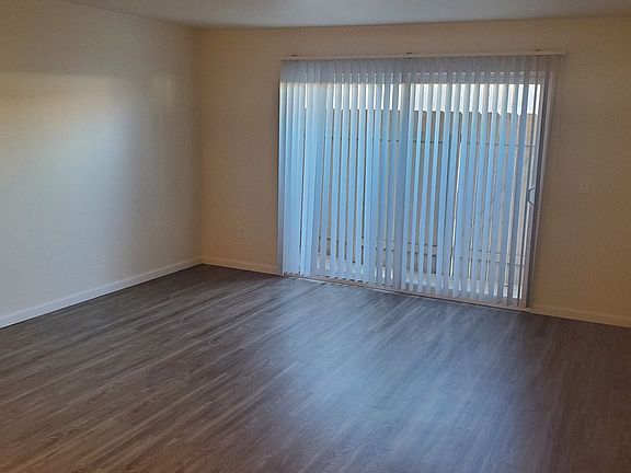 3rd image of 4721 Lamont St APT 07