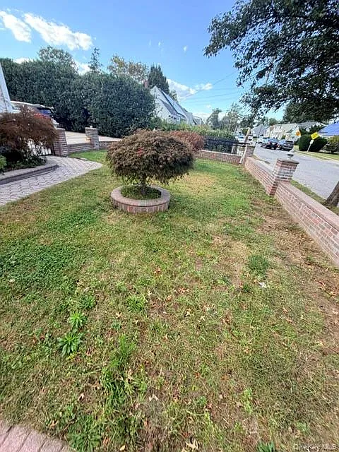 2 bed, 1.0 bath, 2100 sqft, $3,200 — Photo 4