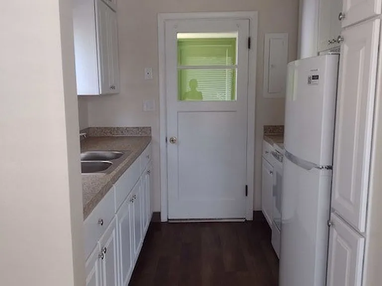 150 N Holly Ave — Photo 4