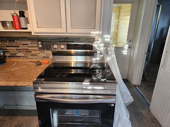 3rd image of 1411 W Grace Ave