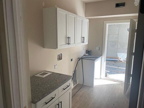 3rd image of 5057 Merriman Rd