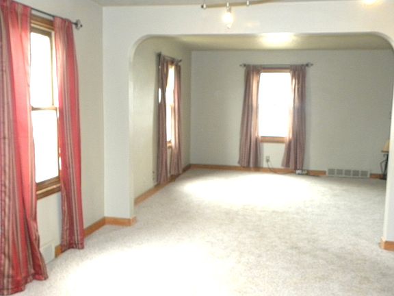 5th image of 4917 Illinois St