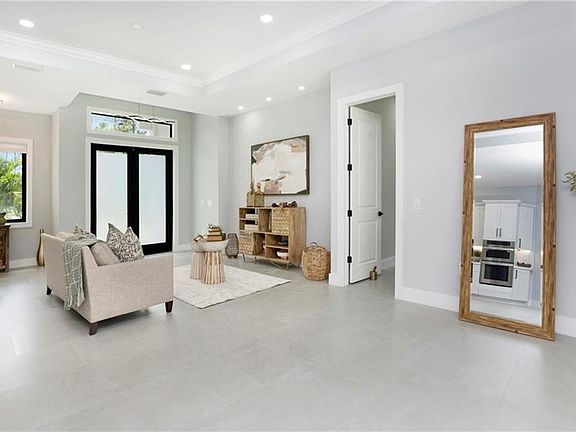 4th image of 3323 6th AVE NE