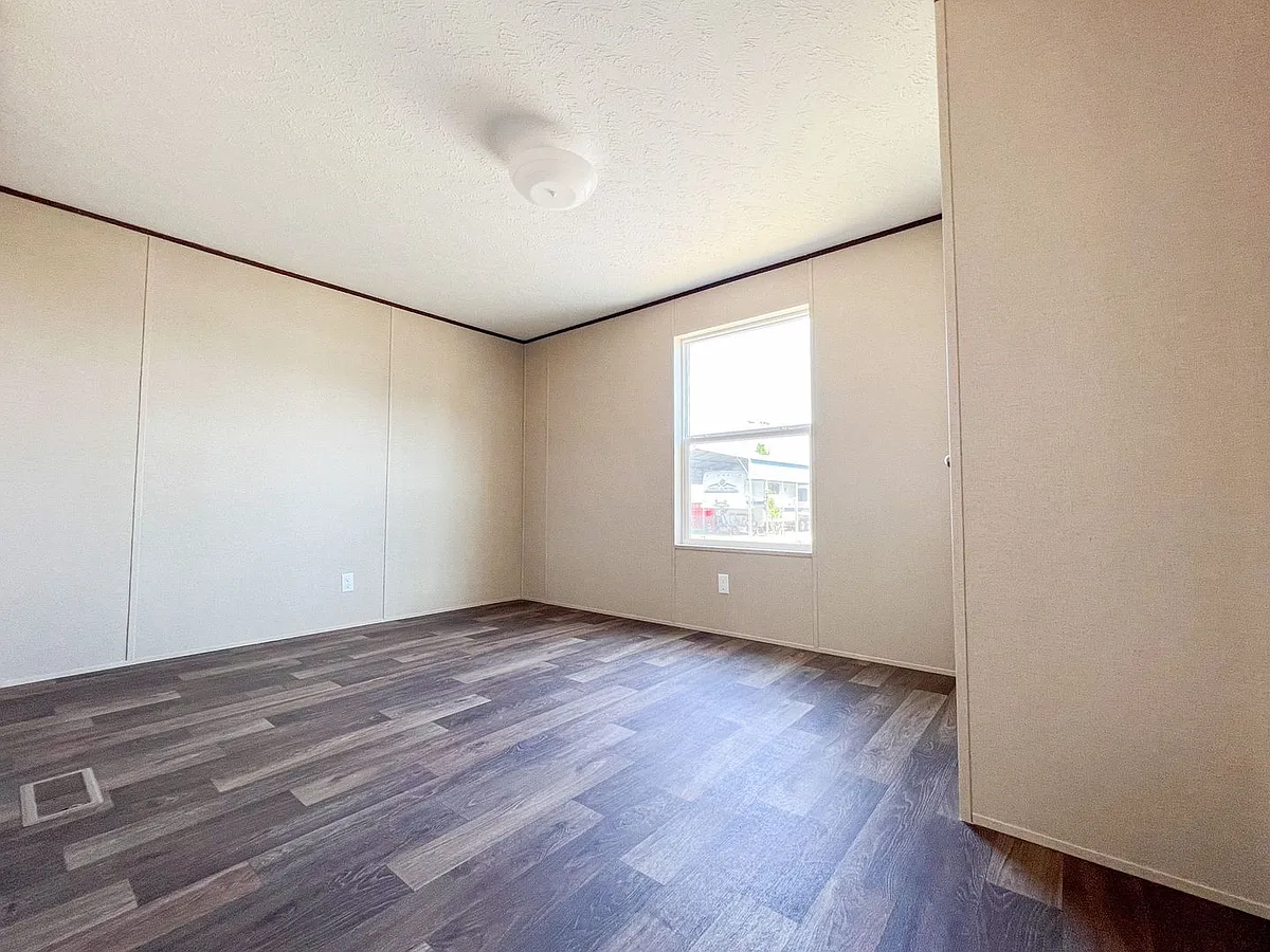 Building Photo - 2222 E 8th St #14