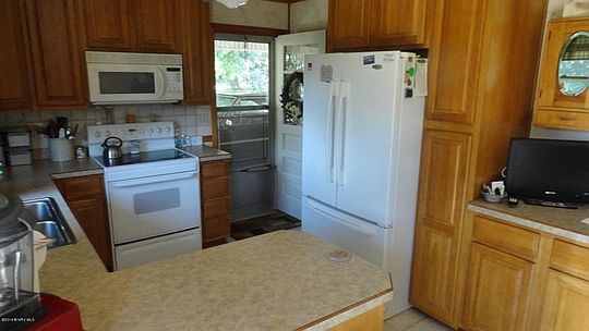 2nd image of 4335 Cumberland Dr