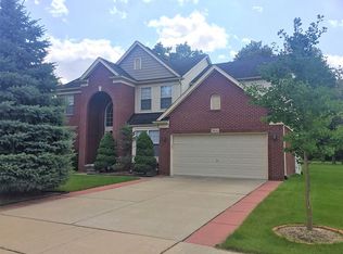 966 Trinway Dr, Troy, MI 48085