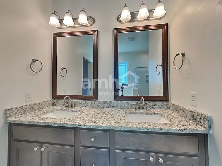 137 Caledonia Dr — Photo 10