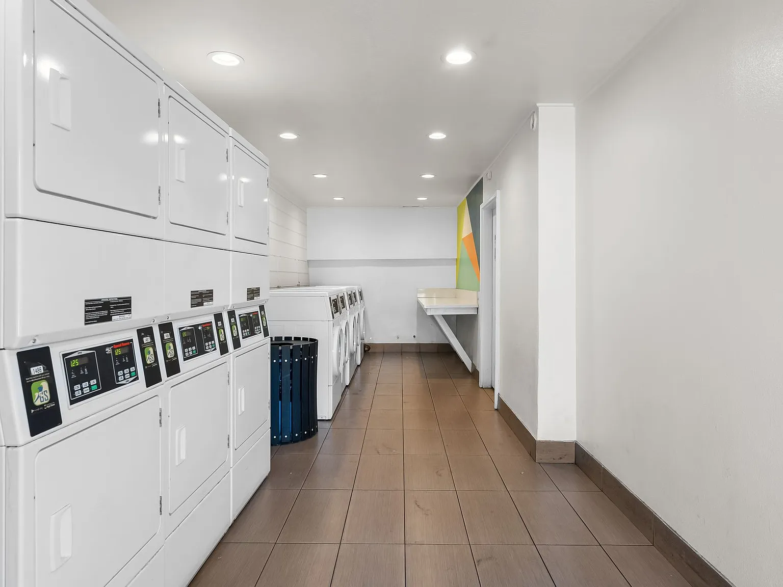 Lakewood Manor Apartment Homes — Photo 1
