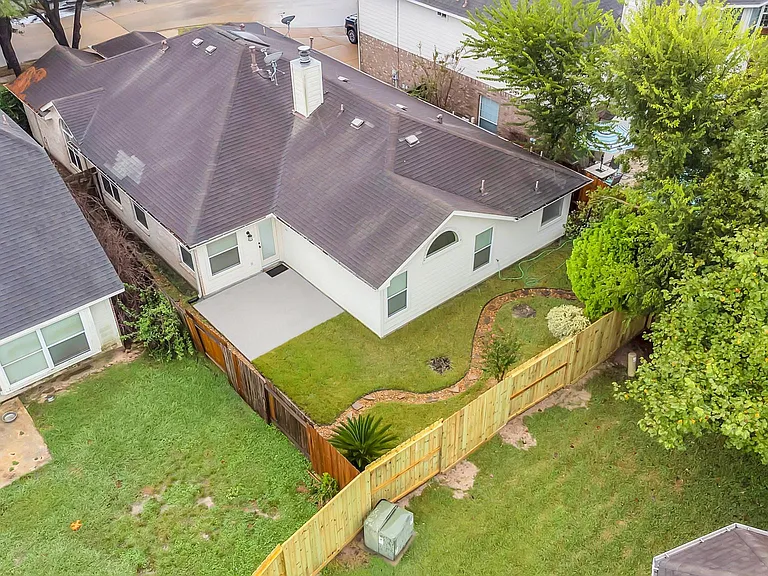 16510 Bluff Springs Dr — Photo 3