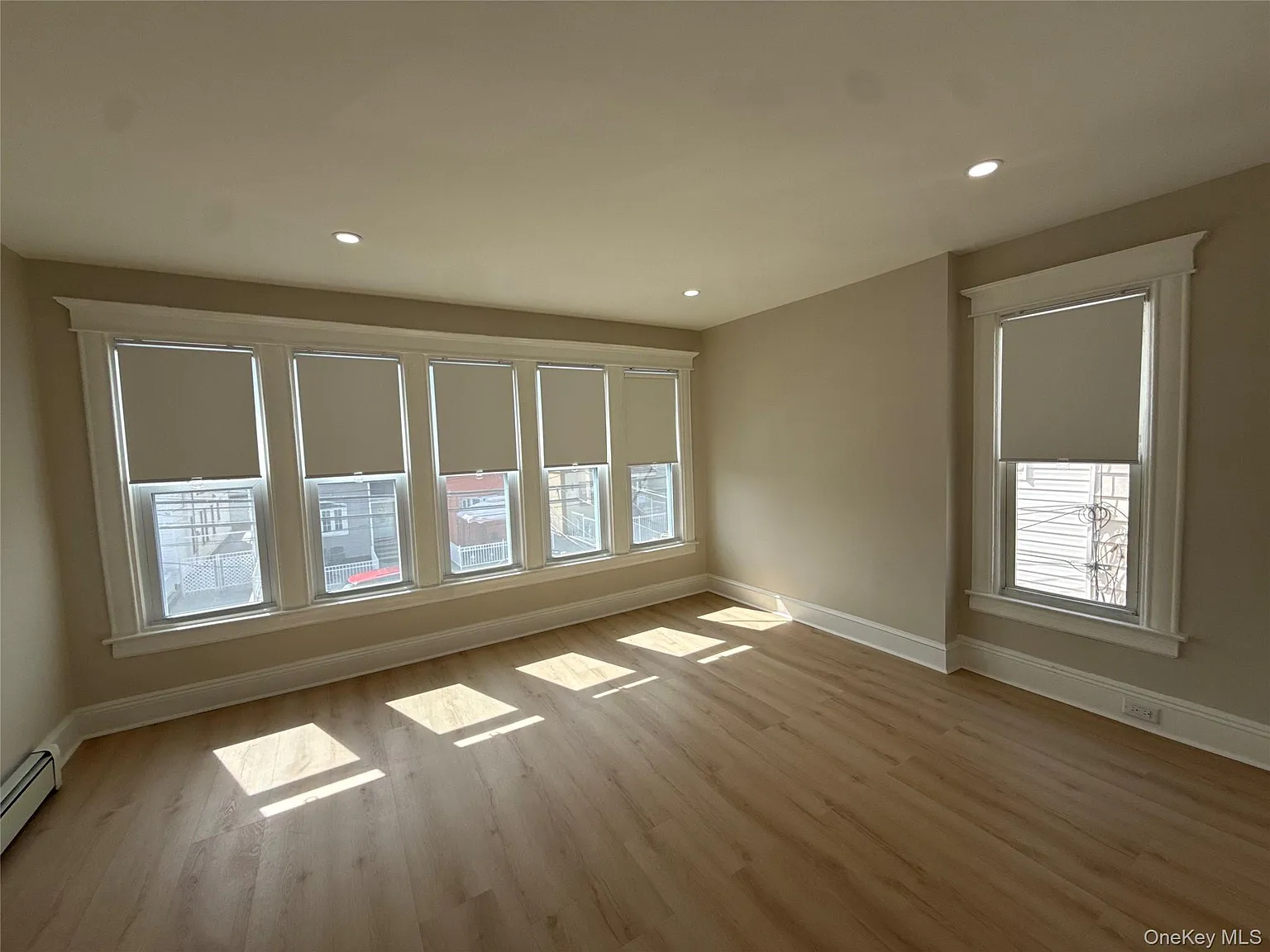 3 bed, 1.0 bath, 1956 sqft, $3,200 — Photo 1