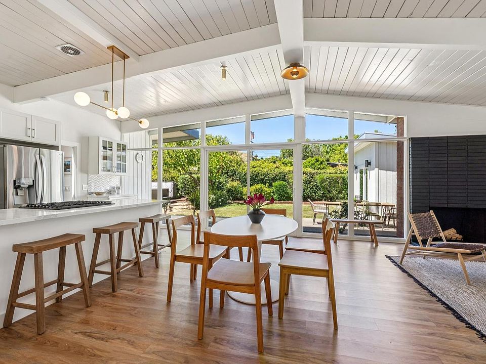 1st image of 384 Hibiscus Way